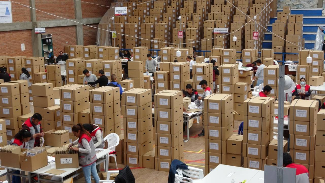 INE envía material censal a Chuquisaca