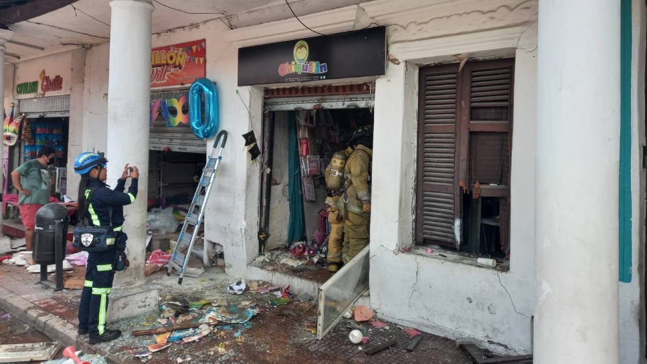 Santa Cruz: Fuerte explosión en tienda de cotillón en la calle Buenos Aires