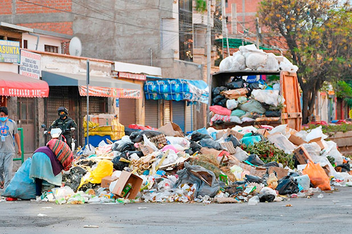 Cochabamba se encuentra “sumergida en basura” desde hace una semana