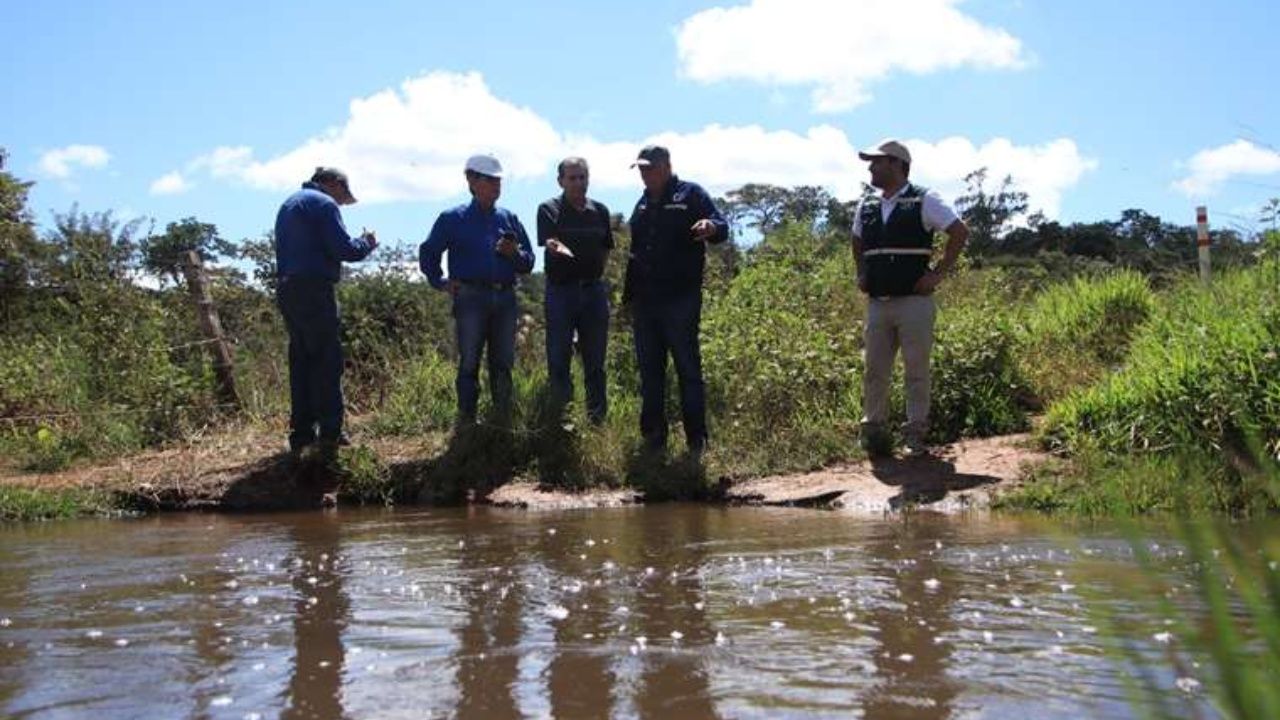 Delegación de profesionales aconseja limpiar la represa Guapomó de San Ignacio