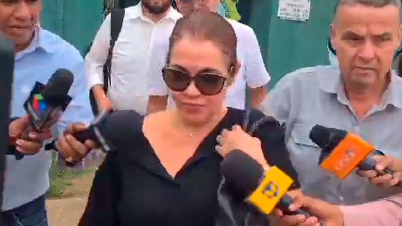 Selva Pereira declara ante la FELCC desvinculándose de vagoneta Lexus con millón de dólares