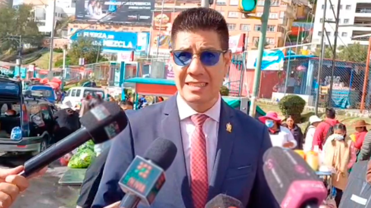 Secretario de Culturas, Rodney Miranda, inaugura alasita en La Paz con medidas para evitar aglomeraciones