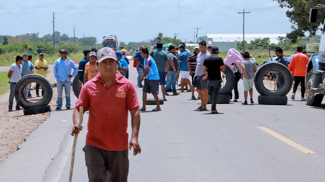 Persisten los bloqueos del MAS y se expanden a Santa Cruz y Tarija