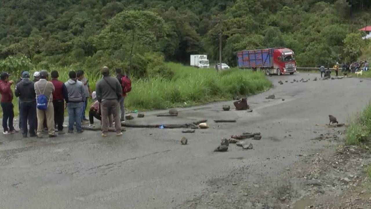  Fallece transportista en el interior de su camión en bloqueo de Cochabamba-Santa Cruz