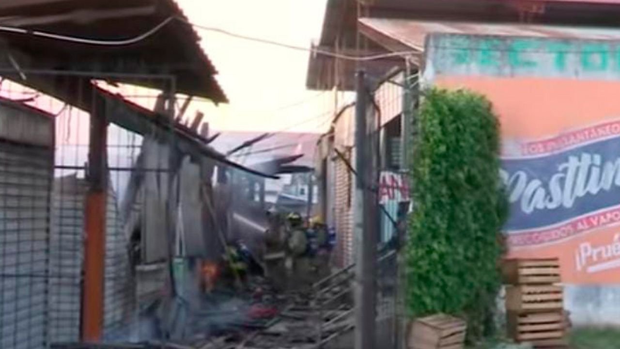 Incendios consumen mercados en la capital cruceña