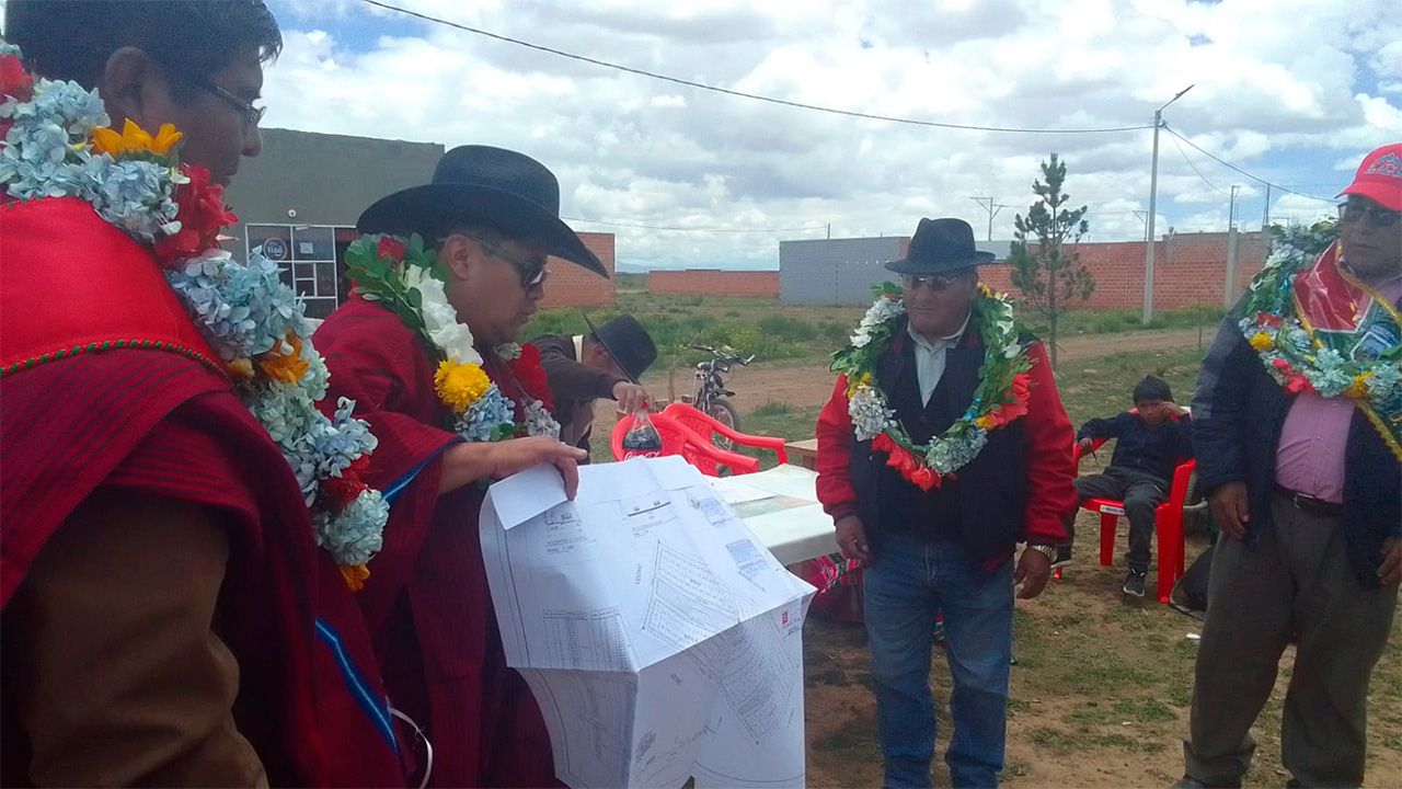 El Alto entrega planimetrías en urbanización limítrofe previo al Censo de Población y Vivienda
