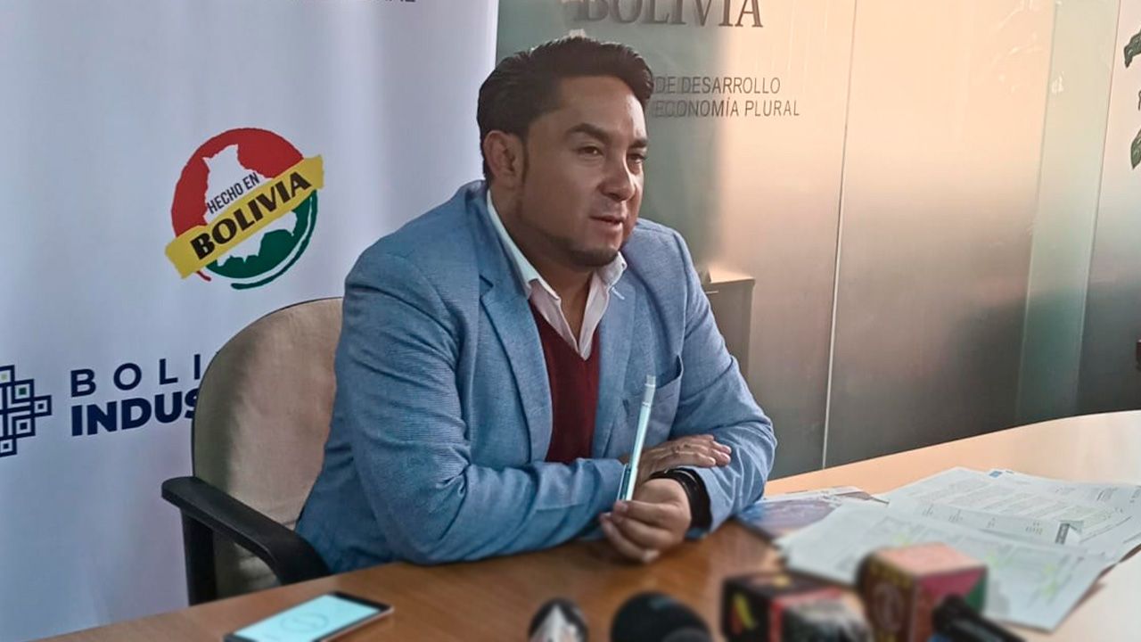  Viceministro Luis Siles Garantiza abastecimiento de 25,000 unidades de carne de pollo, proyecta alcanzar las 100,000 para satisfacer demanda en La Paz