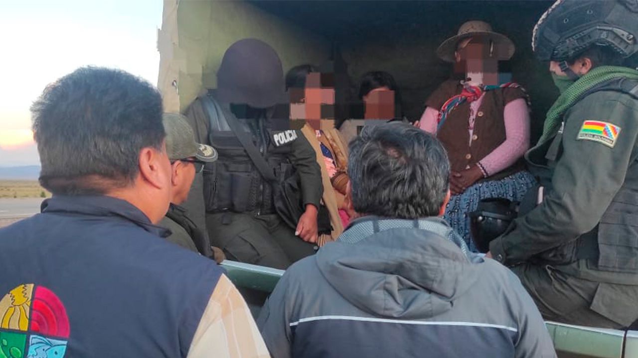 La Defensoría del Pueblo repudia excesos en intervención policial en Caracollo y se moviliza para salvaguardar derechos de heridos y mujeres detenidas
