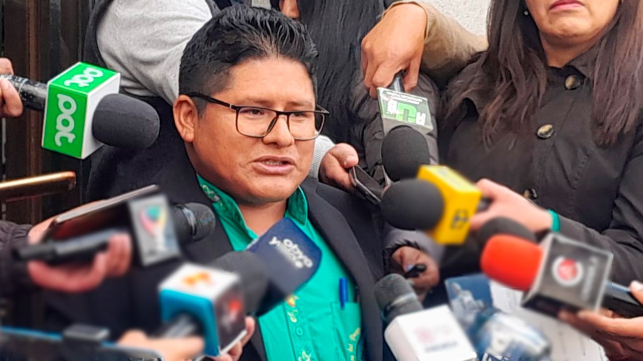 Senador del MAS atribuye a magistrados y gobierno la responsabilidad de los bloqueos con consecuencias fatales