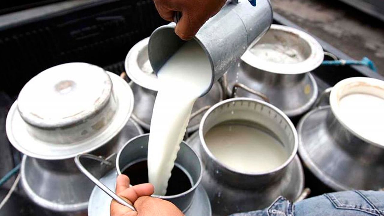Productores de leche protestan y alertan sobre crisis en el sector debido a los bloqueos