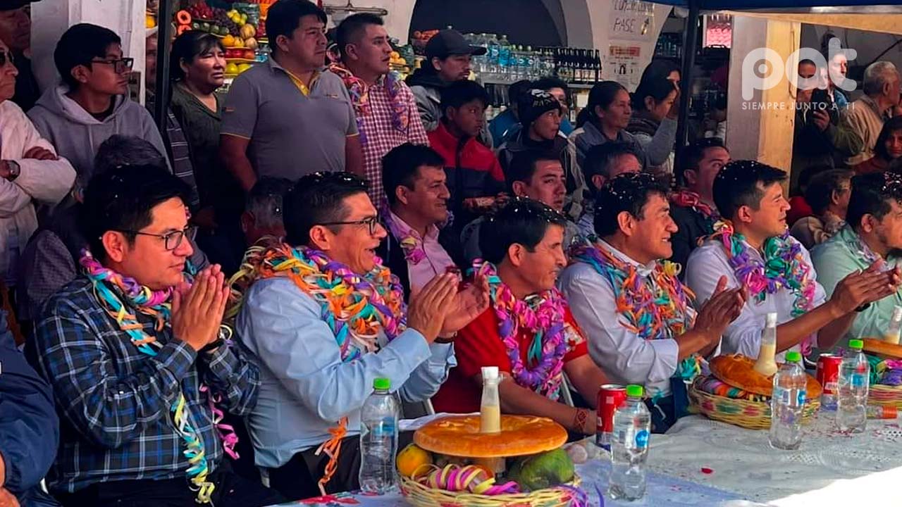 Jueves de compadres en Sucre: Unión y tradición en la celebración 