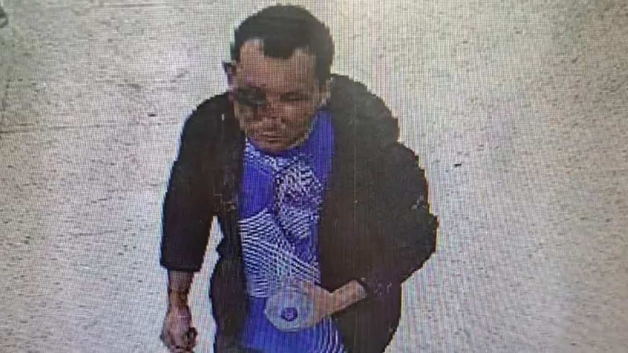 Atacó con ácido a una madre y a su hija: toda Inglaterra lo busca