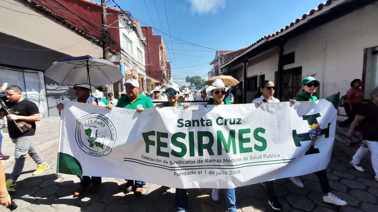 Marcha de profesionales y trabajadores en salud rechazan jubilación forzosa