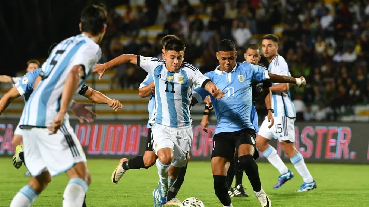 Argentina lidera grupo B del preolímpico con empate ante Uruguay