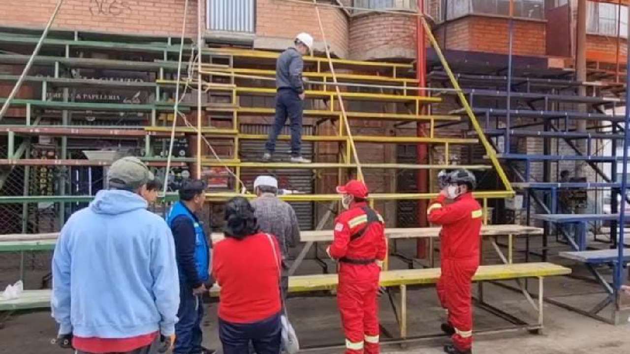 Rigurosa inspección de graderías para garantizar la seguridad en el carnaval de Oruro