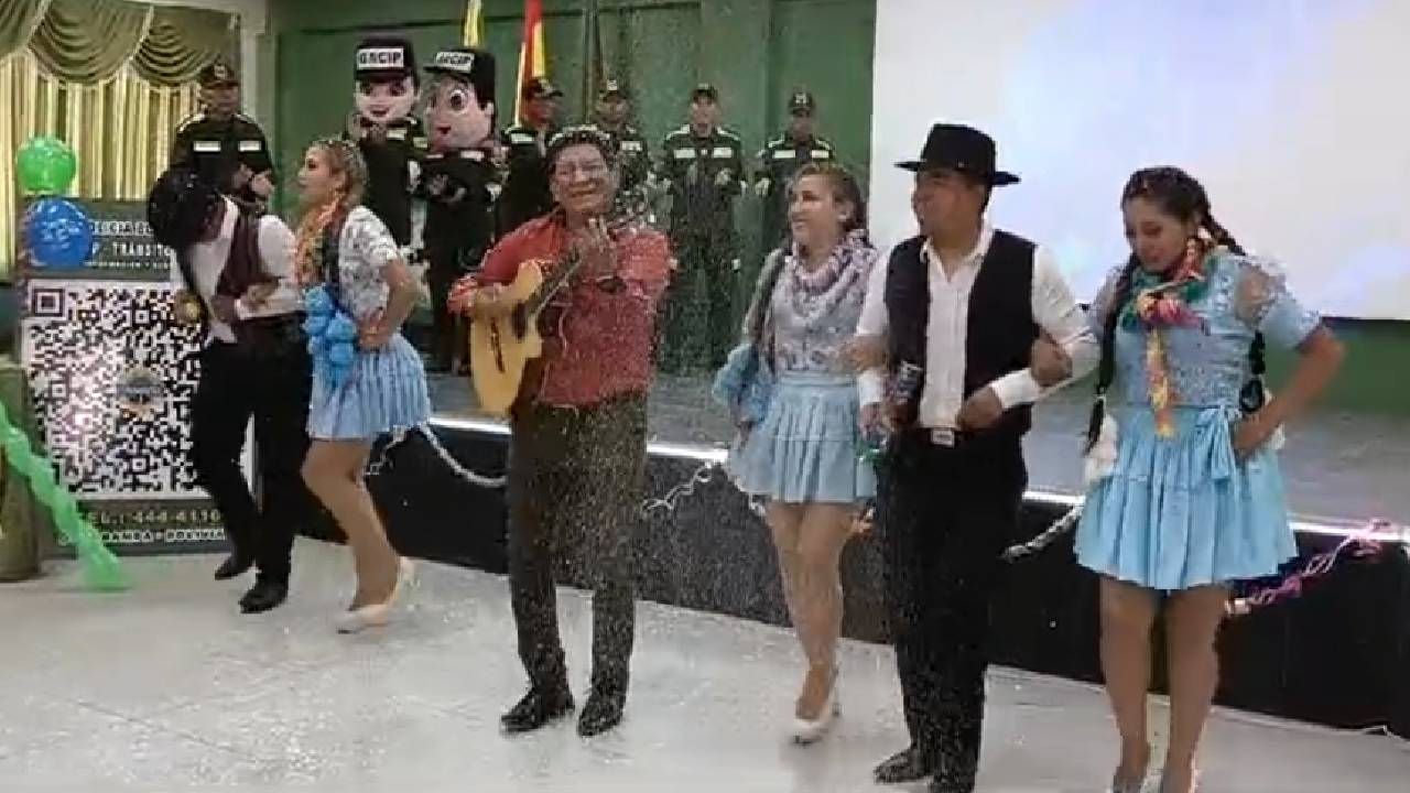  Lanzamiento del "Carnaval Seguro 2024" en Cochabamba: La policía promueve un festejo resguardado
