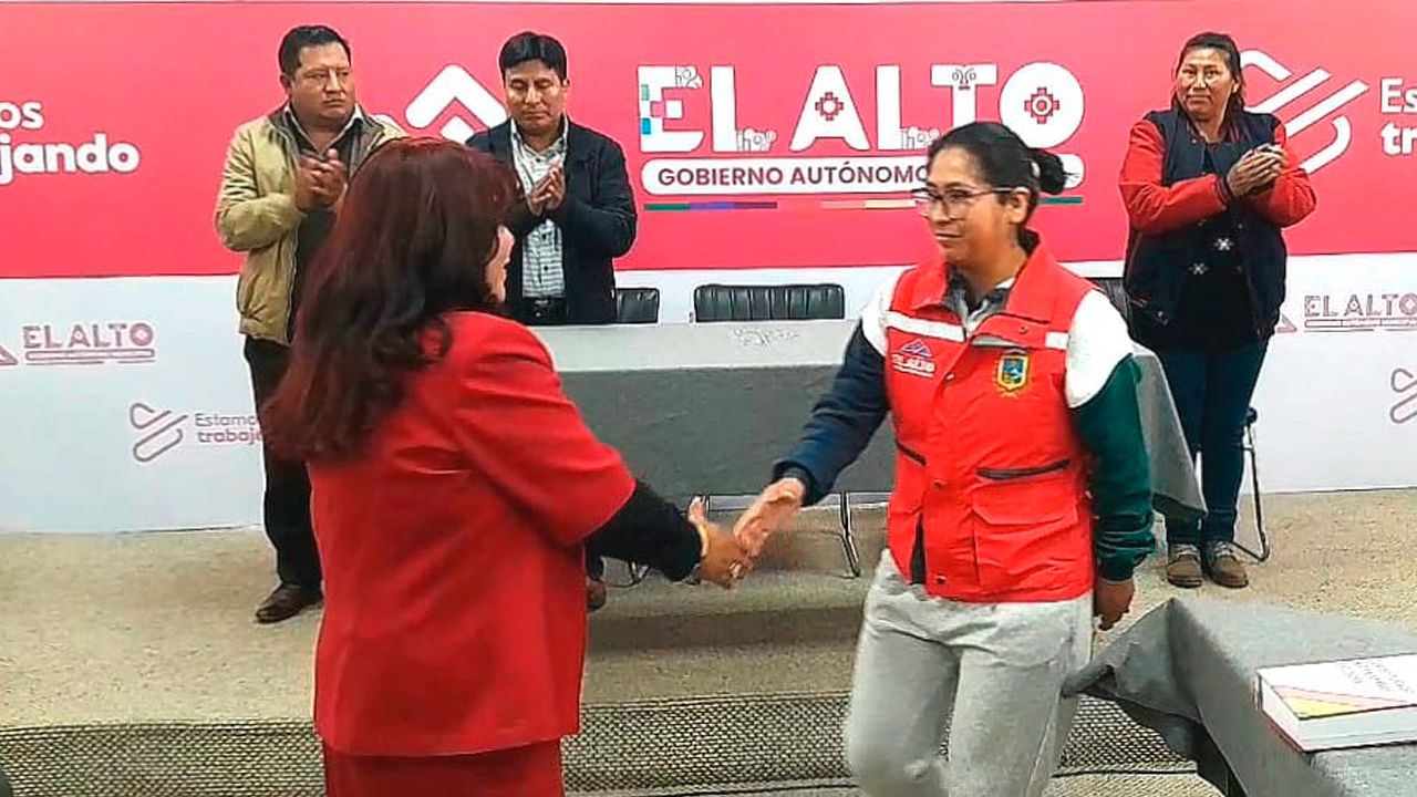  Cambio en la sub alcaldía del Distrito 6 de El Alto: Celia Ramos asume el cargo 