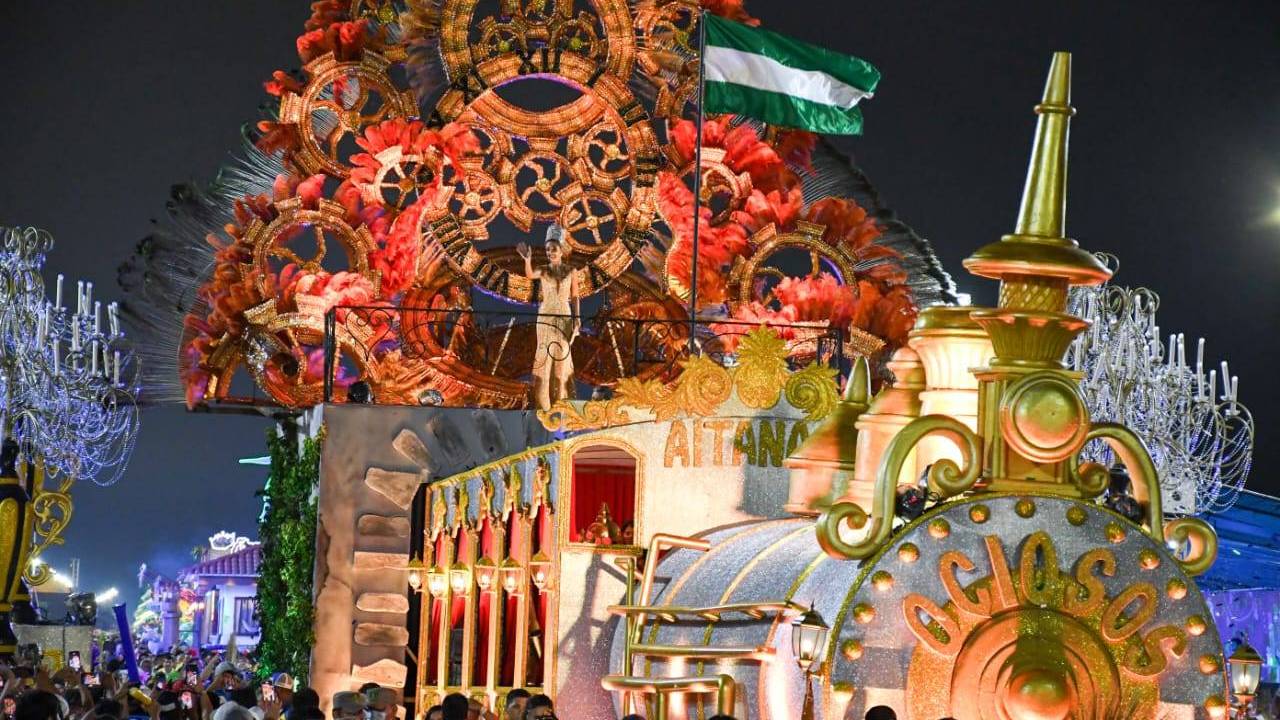 Éxito Rotundo para Aitana I y su Carro "Un Viaje en el Tiempo" en el Carnaval Cruceño 2024