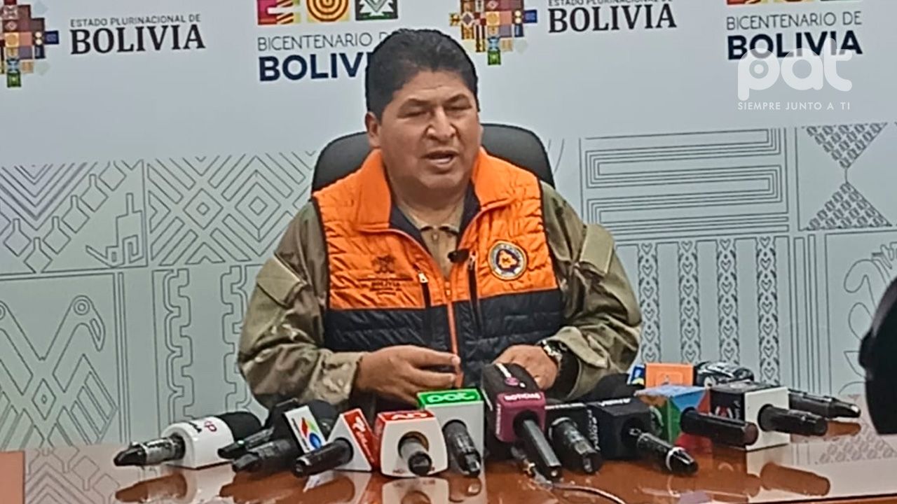 Entrega de ayuda humanitaria a familias afectadas por mazamorra en Achocalla