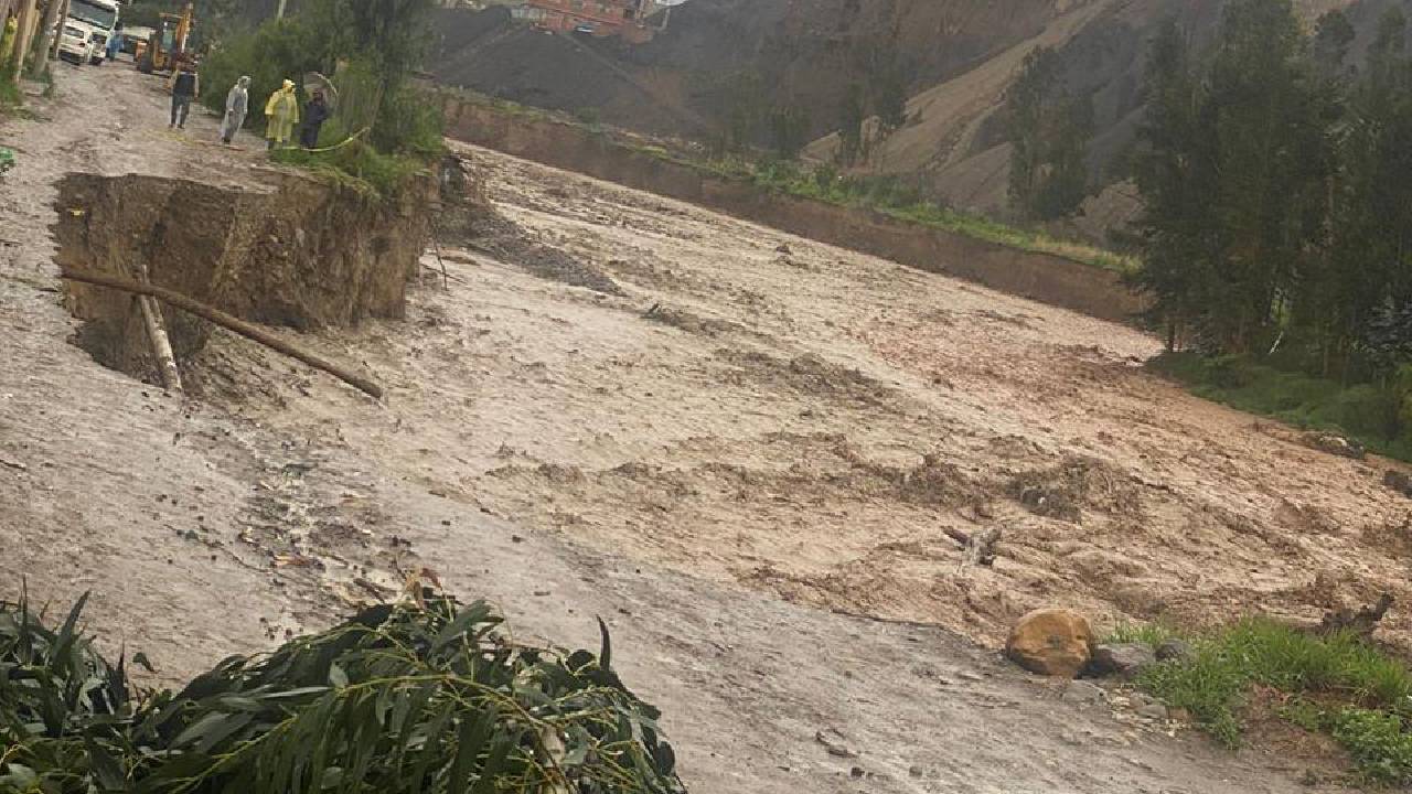  Emergencia en Lipari: Deslizamiento del camino expone la matriz de gas y preocupa a vecinos