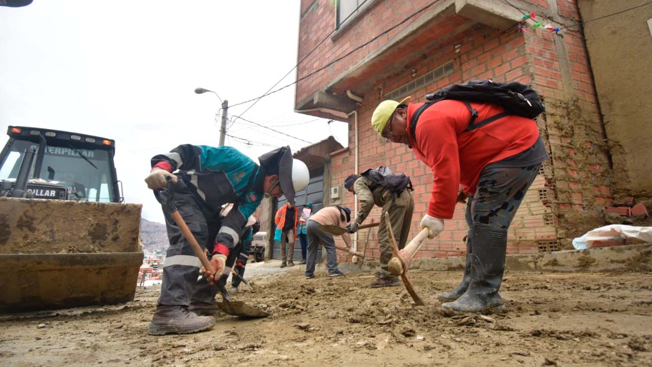 Éxito en la fase final de limpieza en Jinchupalla: Sector habilitado después del deslizamiento