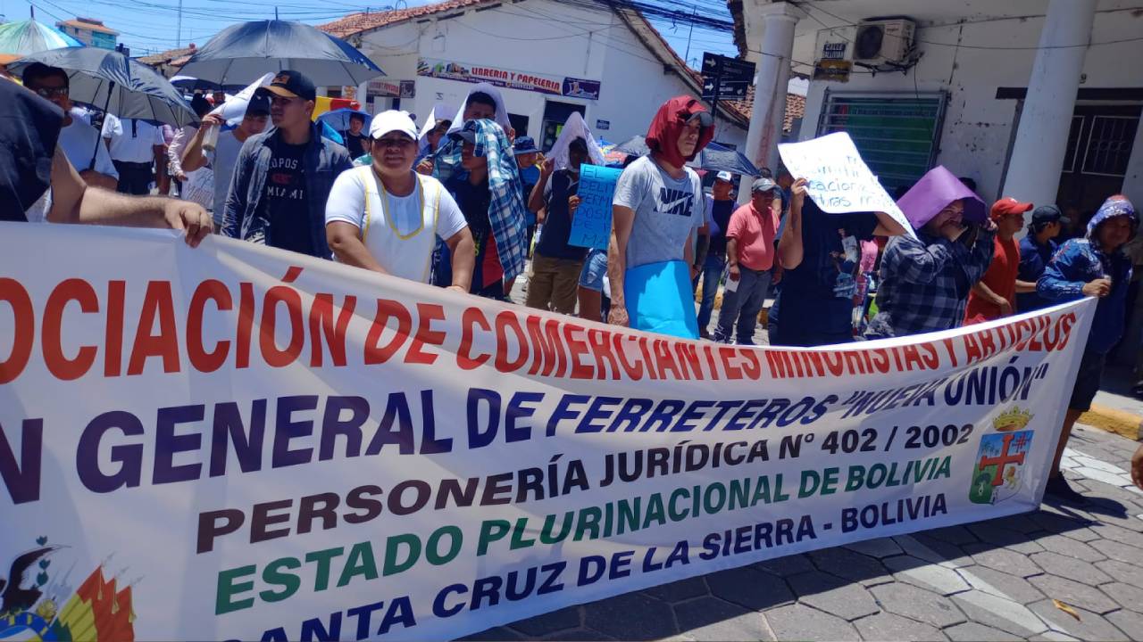 Marcha gremial en Santa Cruz: Comerciantes protestan contra la facturación electrónica 