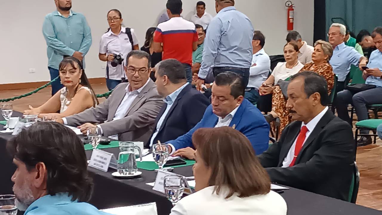 Cumbre en Santa Cruz: Unidad, libertad y autonomía en foco