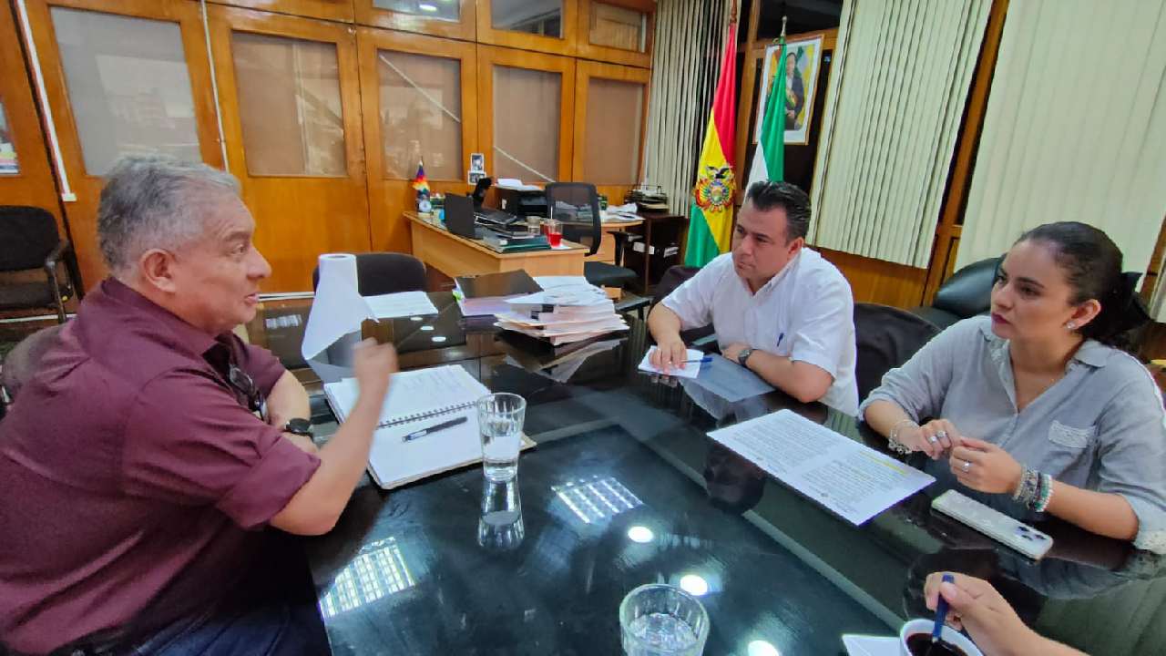 Logran acuerdo para prevención de contrabando en terminal terrestre - Santa Cruz
