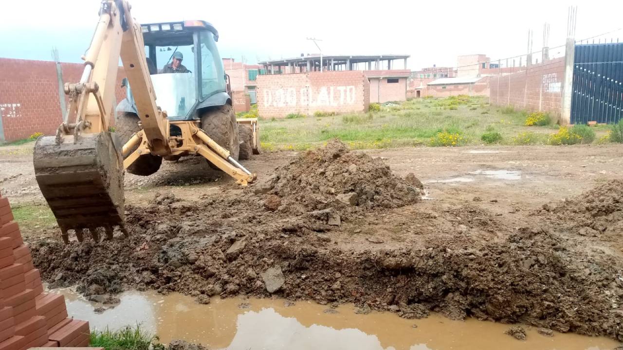 Subalcaldía 5 rehabilitará puente colapsado en RÍo Seco y ayuda a cuatro familias