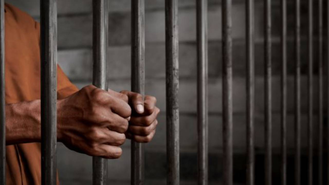 A la cárcel hombre que presuntamente mató a su pareja