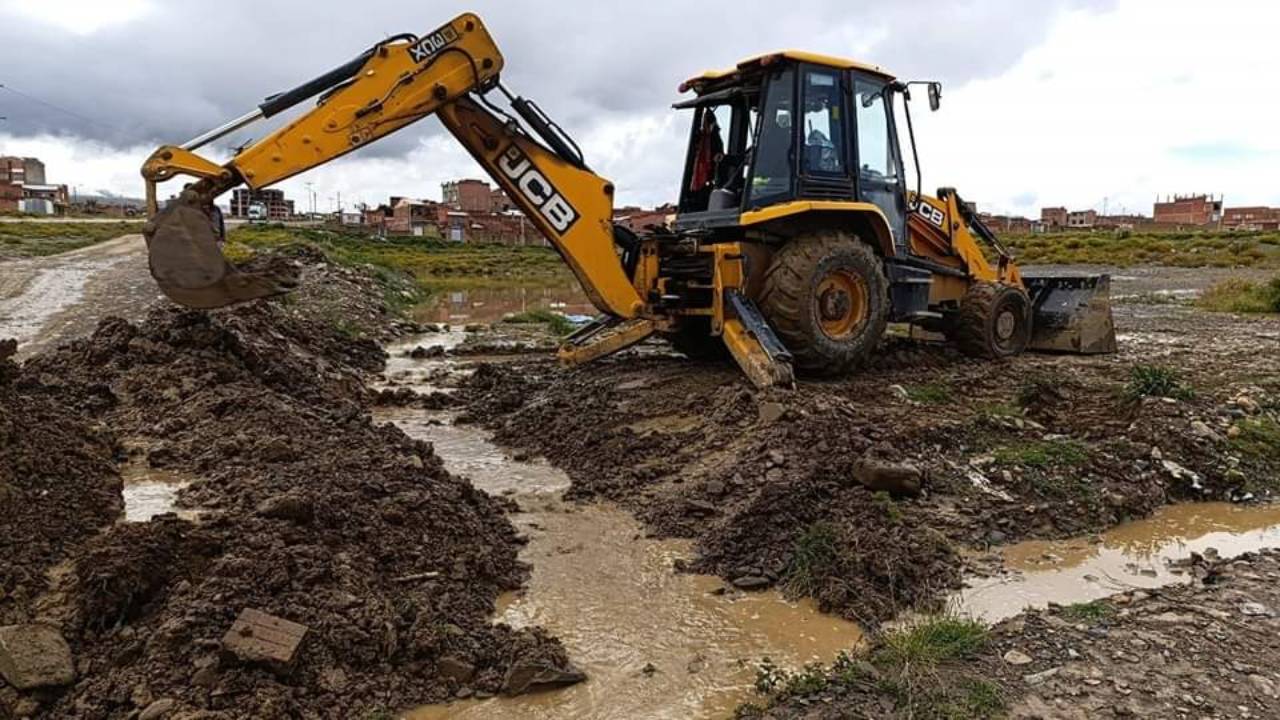 Subalcaldía 5 rehabilitará puente colapsado en Río Seco y ayuda a cuatro familias