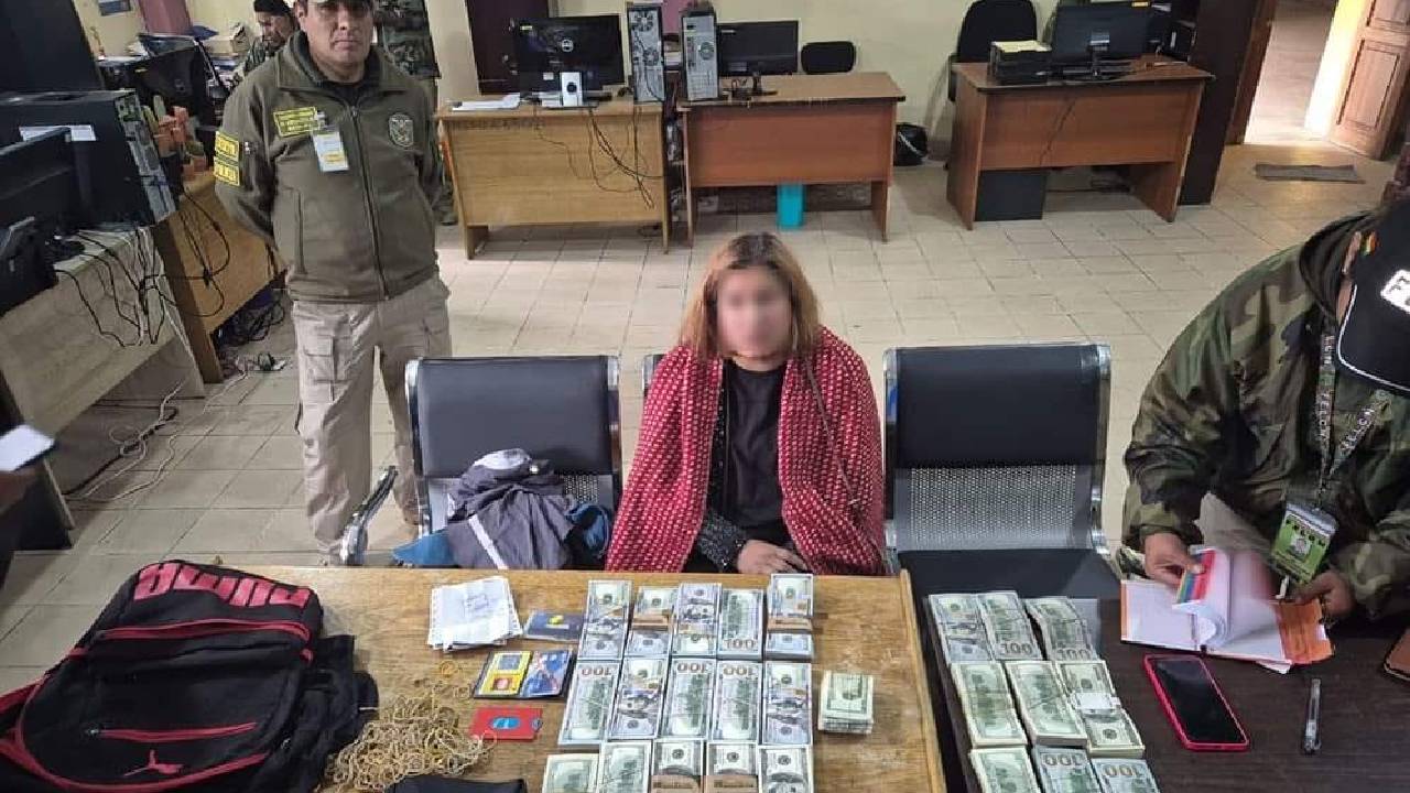 Sorpresa en La Paz: Mujer atrapada transportando $us 250 mil hacia Santa Cruz