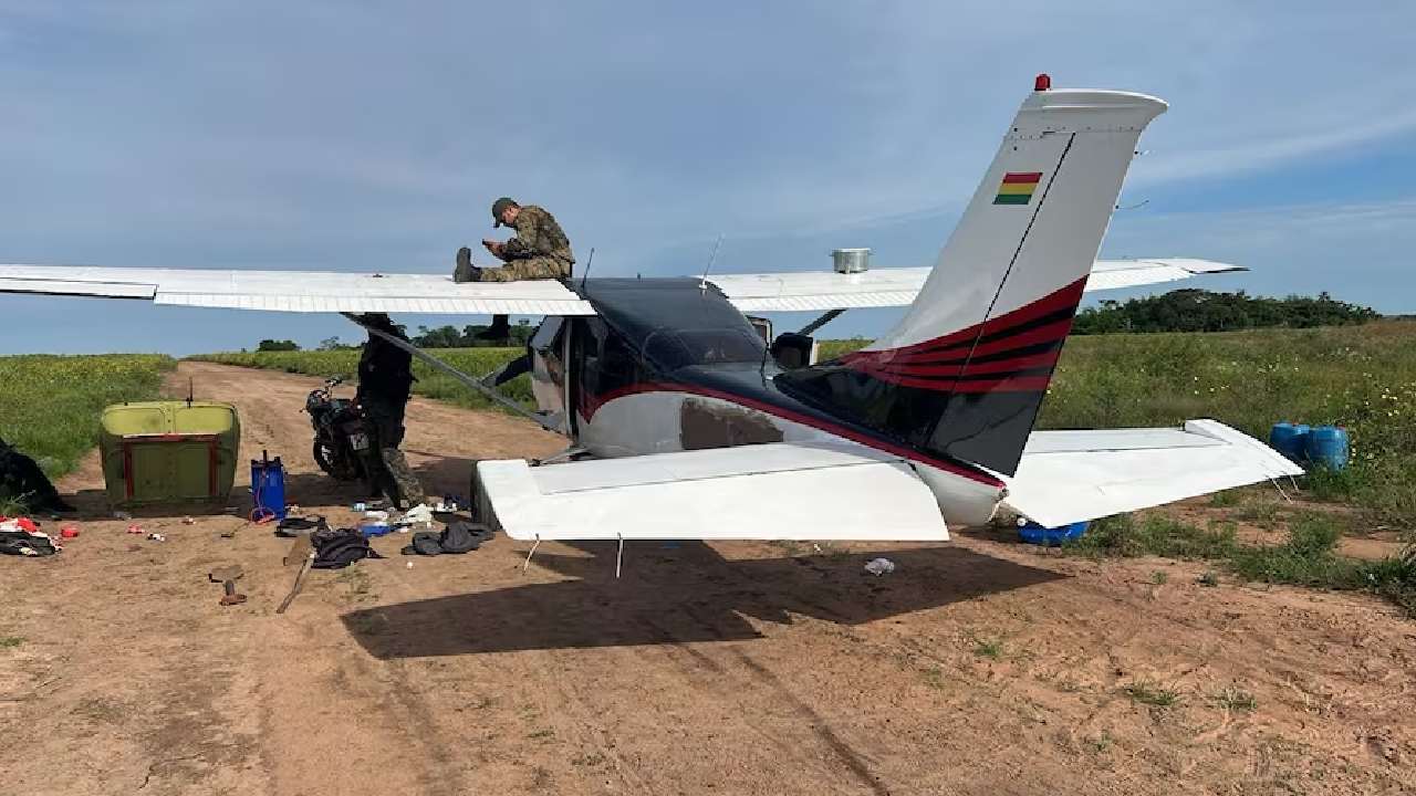 Policía paraguaya incauta 350 kilos de cocaína de una aeronave