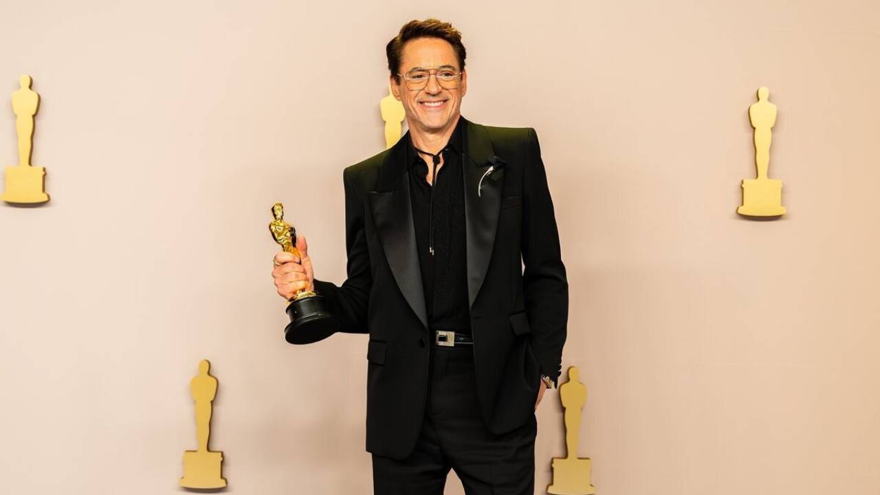 ¡Robert Downey Jr. Alza su Primer Oscar por 'Oppenheimer'!